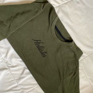Hollister, men’s olive green crewneck, size xs